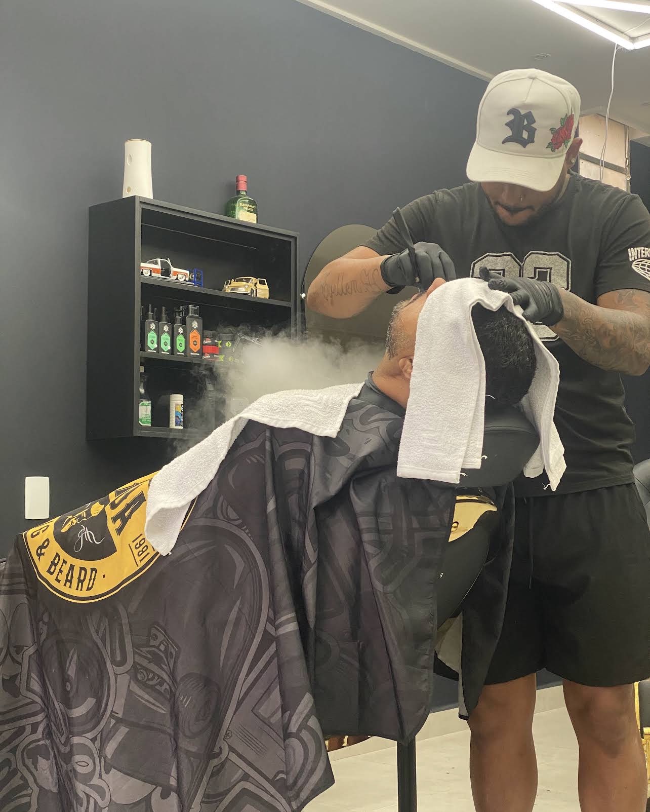 Wesley atendendo cliente